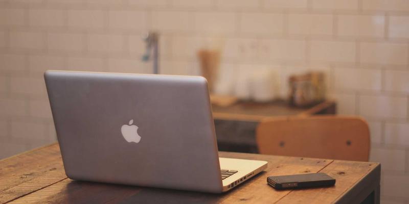 火塘边的教育：土家腊肉飘香中，母亲用故事与谚语传承千年智慧